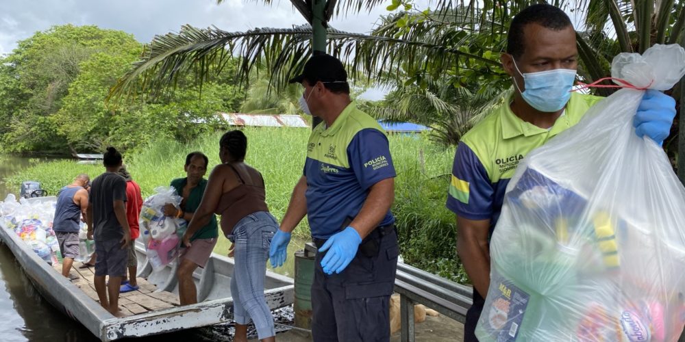 Foto – Entrega de víveres para la comunidad de Barra de Parismina